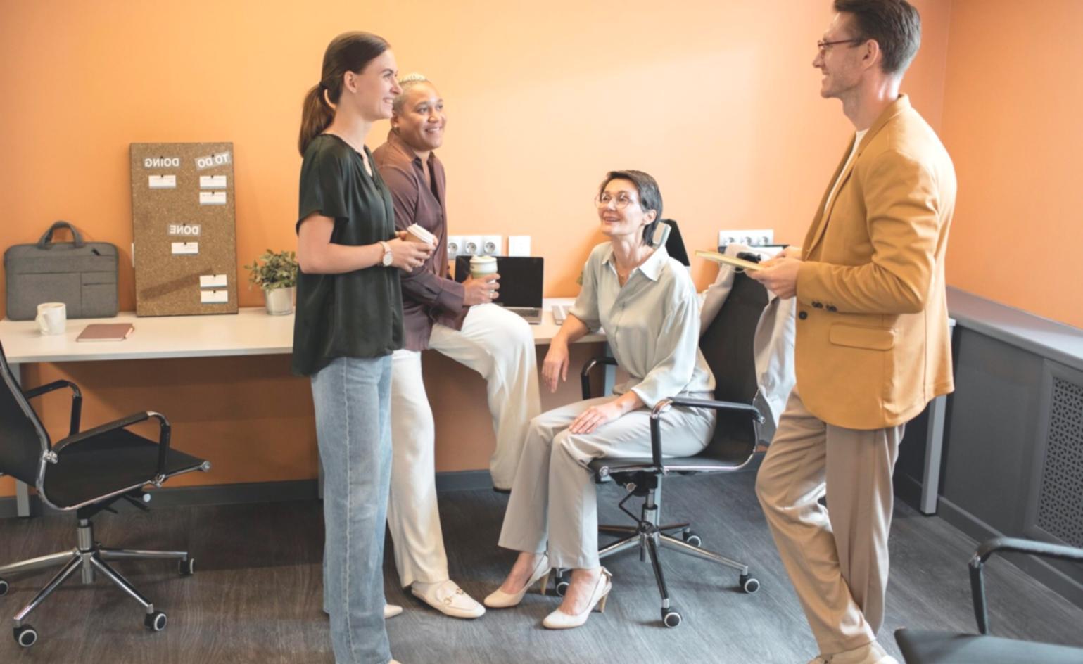 Das aurylpyron-Team bei der täglichen Arbeit im Büro